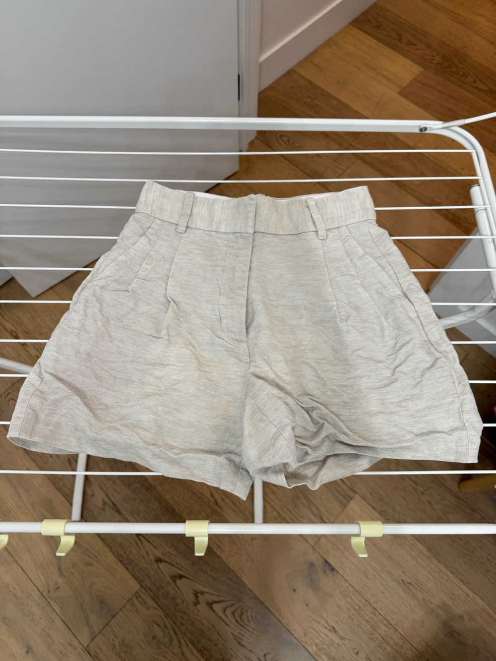 Wilfred Light Beige Linen-Blend High-Waist Shorts